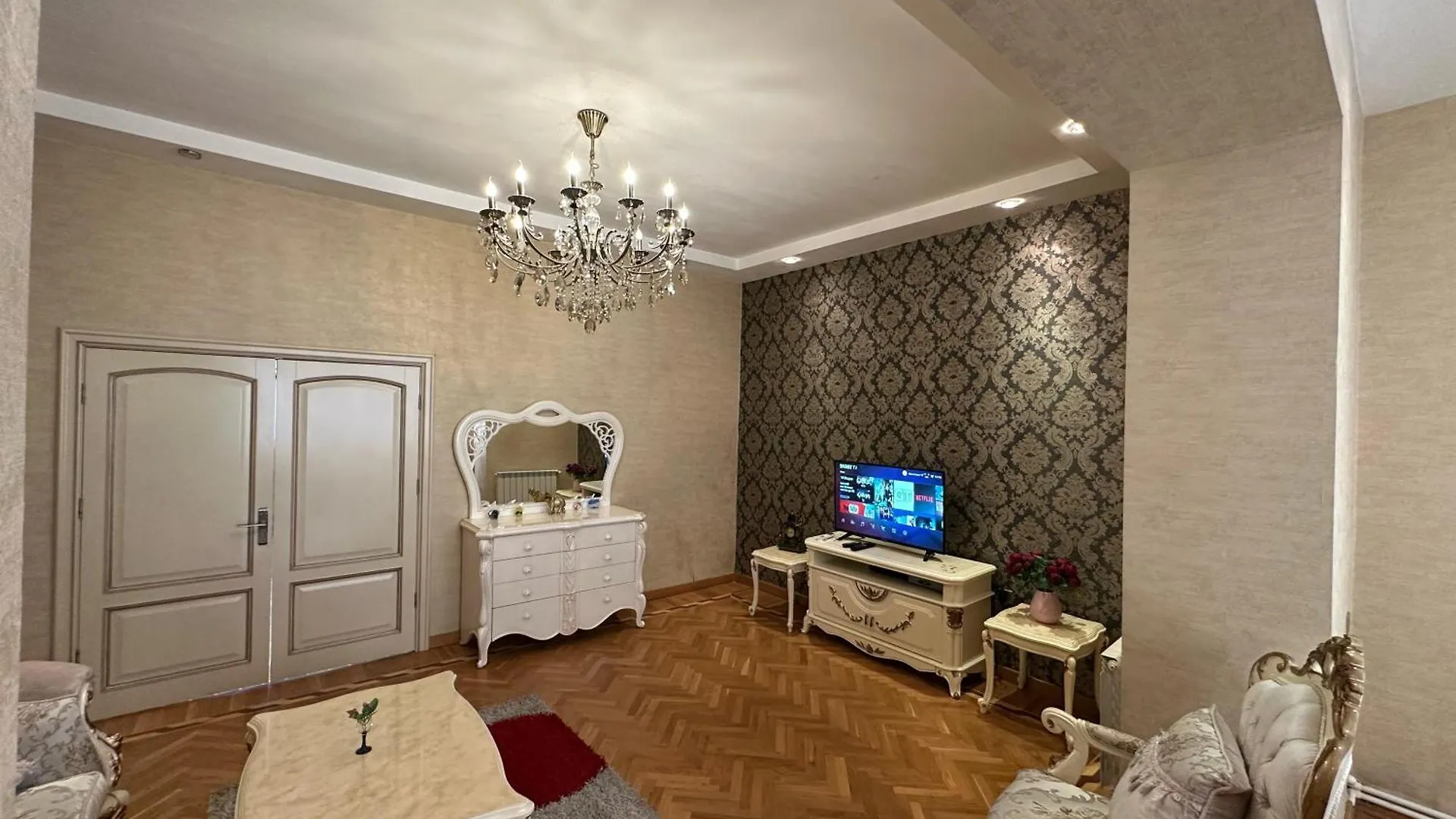 Golden Apartment By Bakuapart